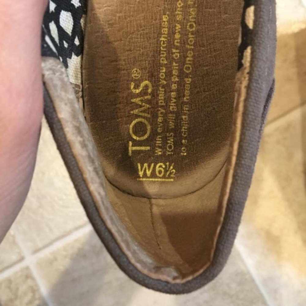 Toms - Picture 4 of 4